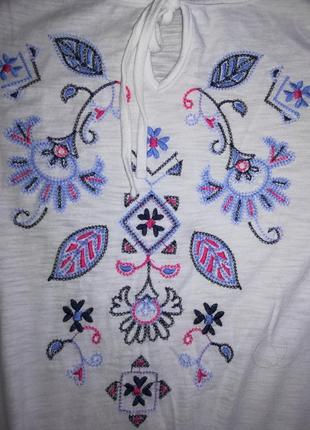 Трикотажная белоснежная блуза с вышивкой от m&s.7 фото
