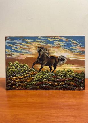 Картина з бурштину «кінь»