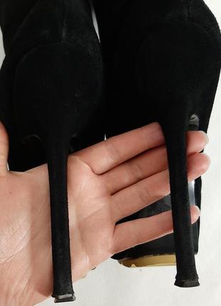 Кожаные замшевые сапоги на каблуке от бренда  yves saint laurent9 фото
