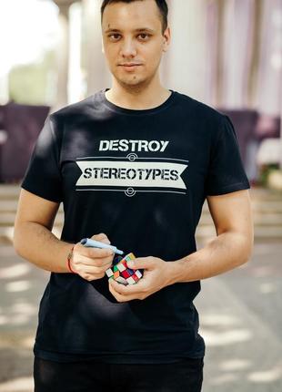 Стильна футболка з крутим принтом