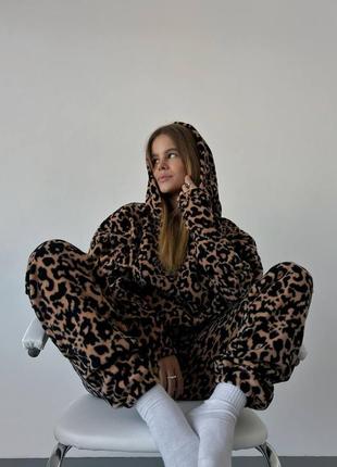 Теплый флисовый спортивный костюм с принтом леопарда из худи с капюшоном с фиксаторами по низу с брюками с кошенями низ брюк на резинке6 фото