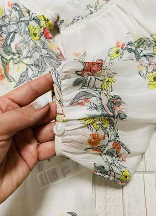 Жіноча легенька блуза в квітковий принт з гарно оздобленим рукавом4 фото