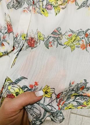 Женская легкая блуза в цветочный принт с красиво украшенным рукавом5 фото