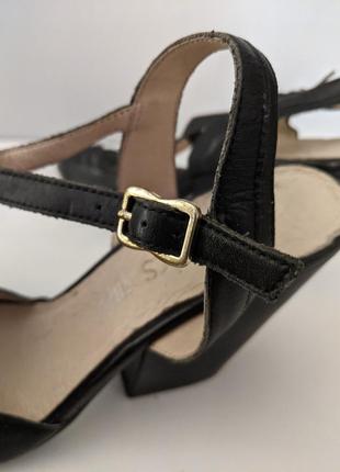 Женские кожаные туфли на каблуке 39 размер5 фото