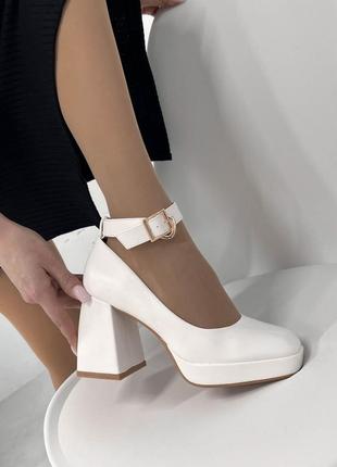 Женские туфли с ремешком на широком каблуке4 фото