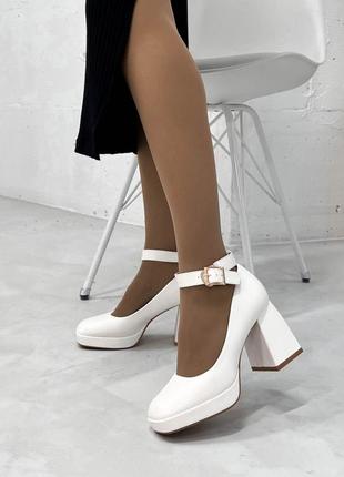 Женские туфли с ремешком на широком каблуке3 фото