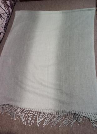 Очень тёплый шарф палантин.