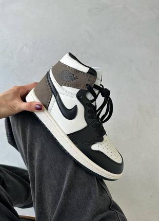 Стильные женские кроссовки air jordan 1 retro high dark mocha коричневые с белым и чёрным