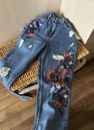 Джинсы pull & bear с вышивкой