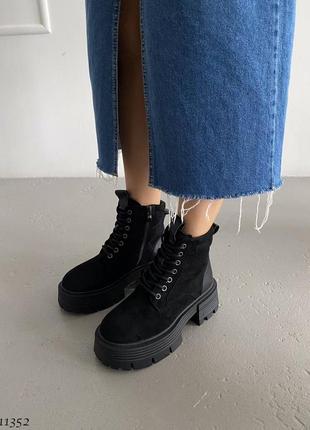 Черные натуральные замшевые зимние ботинки на шнурках шнуровке толстой грубой высокой подошве зима замш