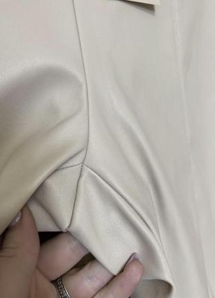 Новые светлые брюки лосины из эко кожи на резинке снизу разрез 48-505 фото