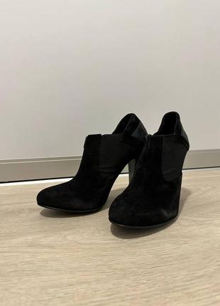 Туфли на каблуке