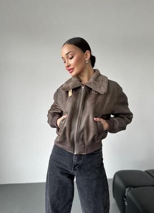 Женская куртка бомбер из экокожи в винтажном стиле на меху дубленка стильная хит сезона тренд5 фото