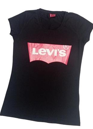 Футболка levis.