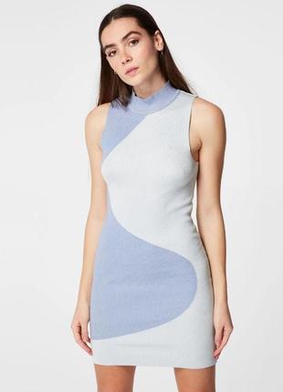 Женское платье двухцветное, голубое, трикотаж в рубчик,