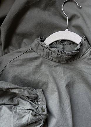 Міні сукня оливкового кольору з широкими рукавами