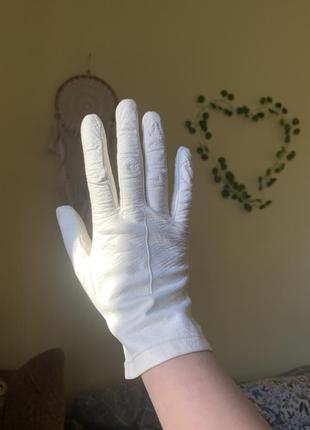 Перчатки белые кожаные из исправной кожи3 фото