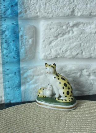 Continental porcelain cat & kitten дуже гарні вінтажні котики.