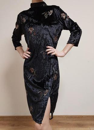 Оксамитова сукня з вишивкою лілією1 фото