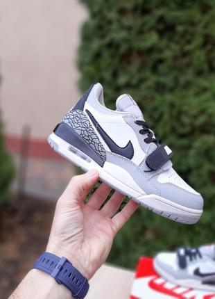 Крутые женские кроссовки nike air jordan legacy 312 low grey white black серые с белым и чёрным8 фото