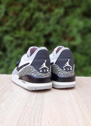 Крутые женские кроссовки nike air jordan legacy 312 low grey white black серые с белым и чёрным5 фото