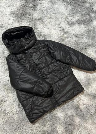 Зимняя куртка черная с капюшоном
