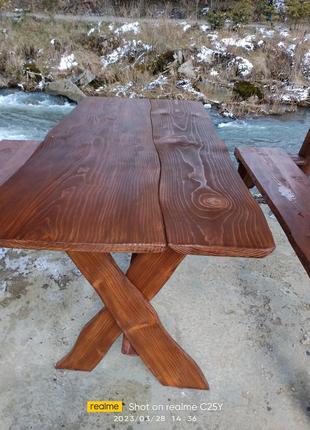 Садовий дерев'яний стіл