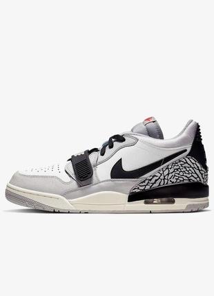 Круті жіночі кросівки nike air jordan legacy 312 low grey white black сірі з білим та чорним4 фото