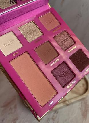 Палетка тіней для повік та румʼян tarte leave your mark volume ii eyeshadow palette7 фото