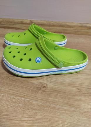 Шлепанцы crocs.