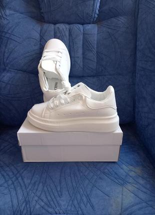 Жіночі (підліткові) шкіряні білі фабричні кросівки фірми xifa5 фото