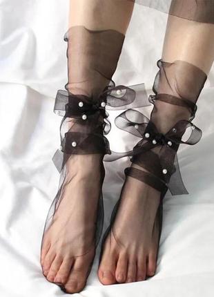Стильные фатиновые носки с жемчужинками1 фото