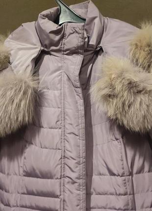 Лавандовый пуховик с натуральным мехом