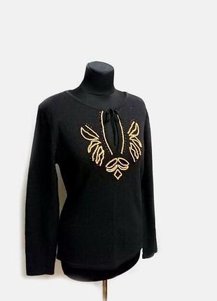 Чорний  теплий джемпер з вишивкою р 38-42