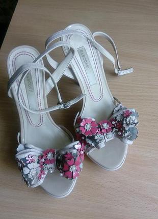 Фирменные кожаные босоножки bascon