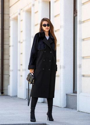 Зимнее двубортное пальто-тренч из кашемира с отделкой из эко меха под норку