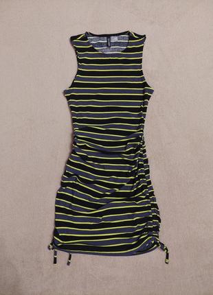 Платье в рубчик h&m в полоску с кулисками затяжками по бокам