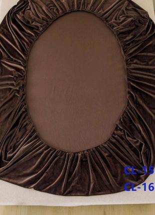 Велюровая простынь на резинке 180*200 + 25 см с 2 наволочками 50*70 однотонная турция  koloco шоколадный цвет2 фото