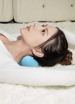 Массажная подушка для снятия боли вытягивания шеи коррекции масаж ортопед плечи массажер релакс8 фото