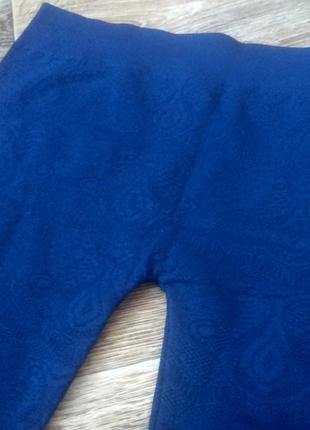 Легінси бриджы синього кольору з вибитим орнаментом2 фото