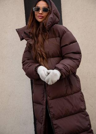 Теплый миди пуффер пуховик длинный стёганый с капюшоном на пуху удлиненная зимняя куртка парка черный белый бежевый коричневый серый малина3 фото