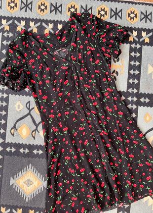 Платье мини на пуговицах в вишенку винтаж от stradivarius 🌸3 фото