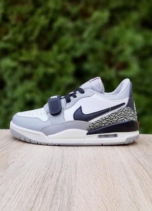 Круті жіночі кросівки nike air jordan legacy 312 low grey white black сірі з білим та чорним