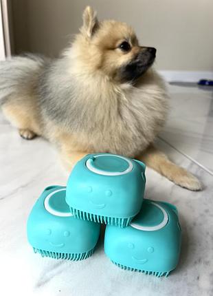 Силиконовая массажная щетка для купания животных