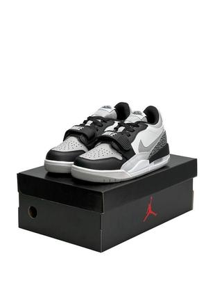 Женские кроссовки nike air jordan legasy 312 low white black gray9 фото