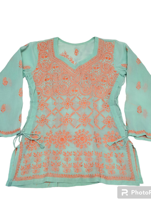 Блузка с вышивкой