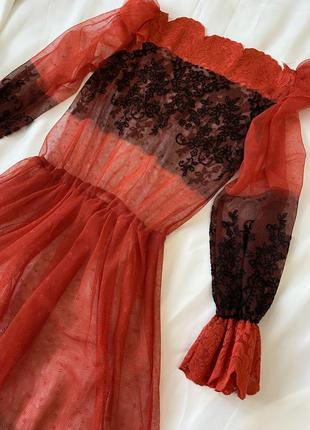 Сукня красна з мережива