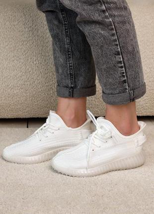 Кросівки жіночі білі