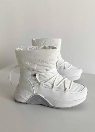 Белые зимние дутики на меху