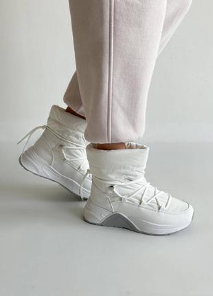 Белые зимние дутики на меху